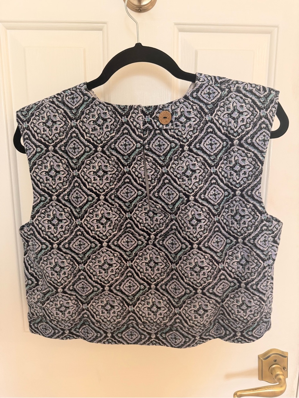 Julia Amory Blue Patterned Slim Shell Sleeveless Crop Top - Picture 3 of 5